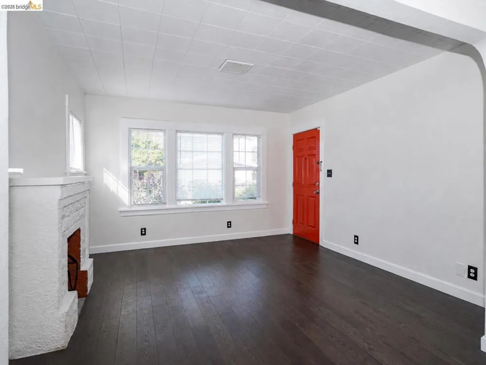 3221 Delaware St Oakland, CA 94602