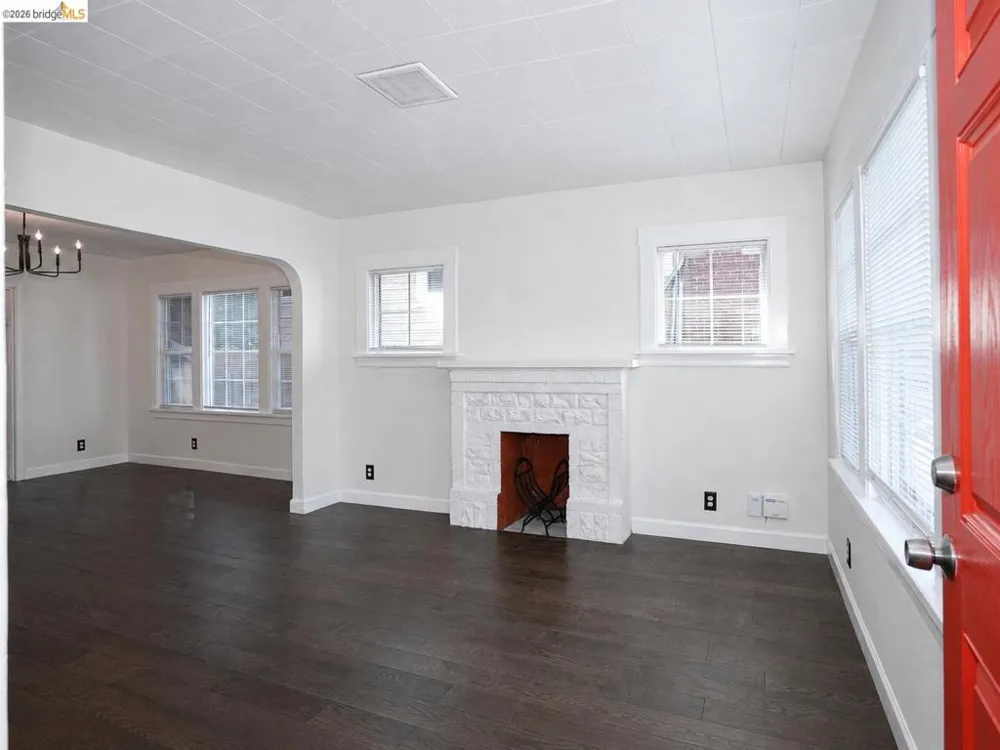 3221 Delaware St Oakland, CA 94602