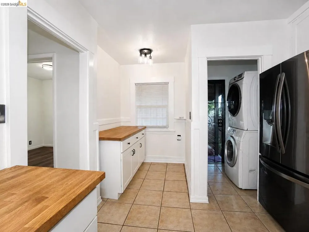 3221 Delaware St Oakland, CA 94602
