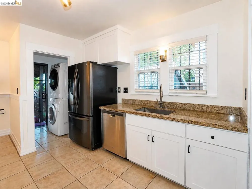 3221 Delaware St Oakland, CA 94602