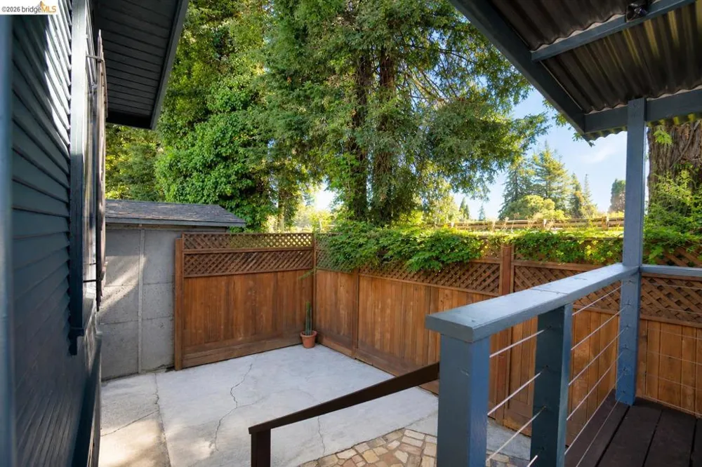 3221 Delaware St Oakland, CA 94602