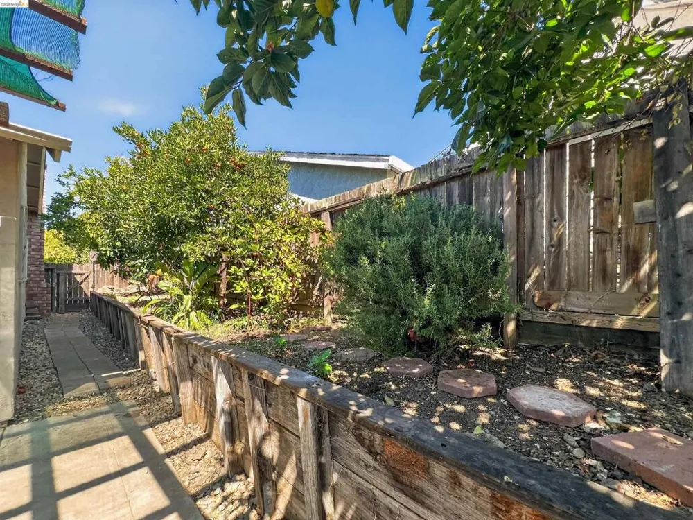 909 Mini Dr Vallejo, CA 94589