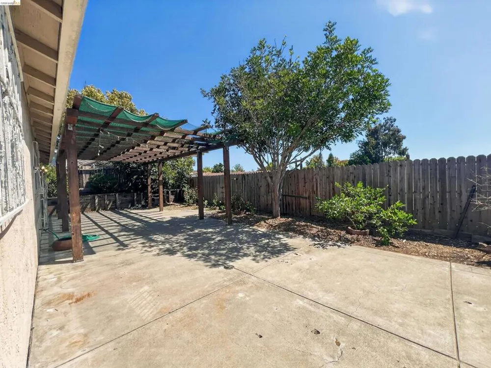 909 Mini Dr Vallejo, CA 94589
