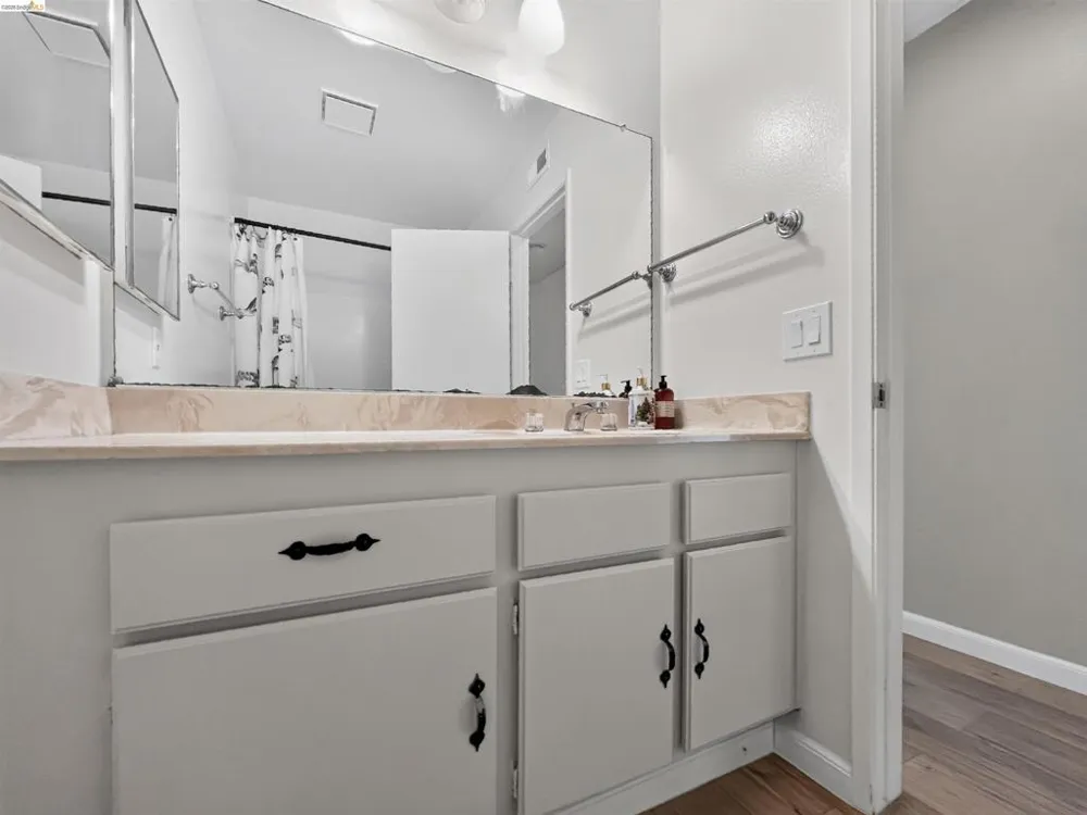 909 Mini Dr Vallejo, CA 94589
