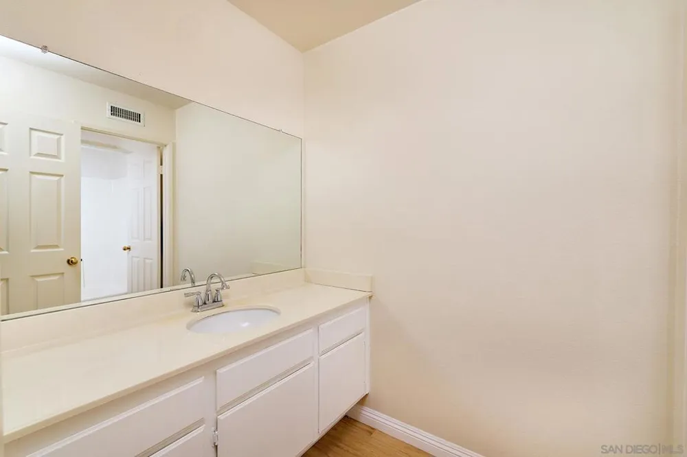 1077 Cordoba Vista, CA 92081
