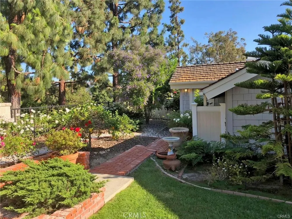 9 Hillgrass Irvine, CA 92603