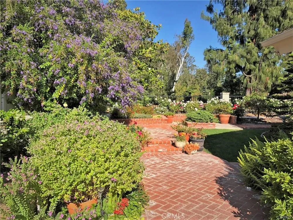 9 Hillgrass Irvine, CA 92603