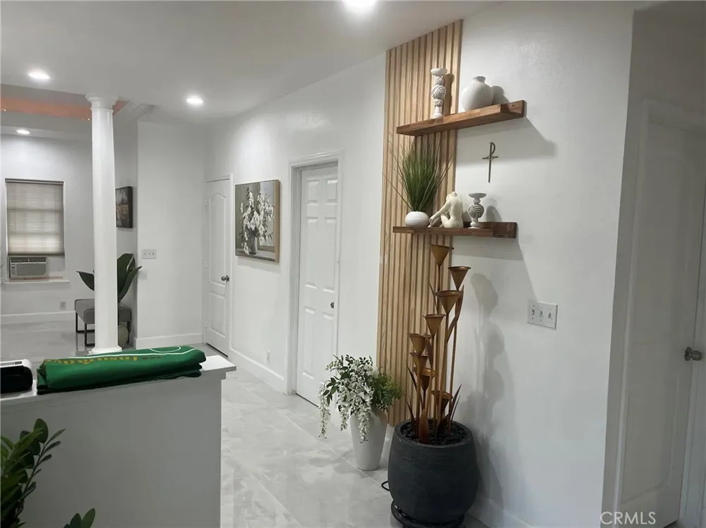 2734 Grove La Verne, CA 91750
