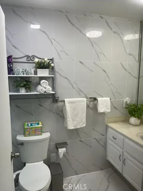 2734 Grove La Verne, CA 91750