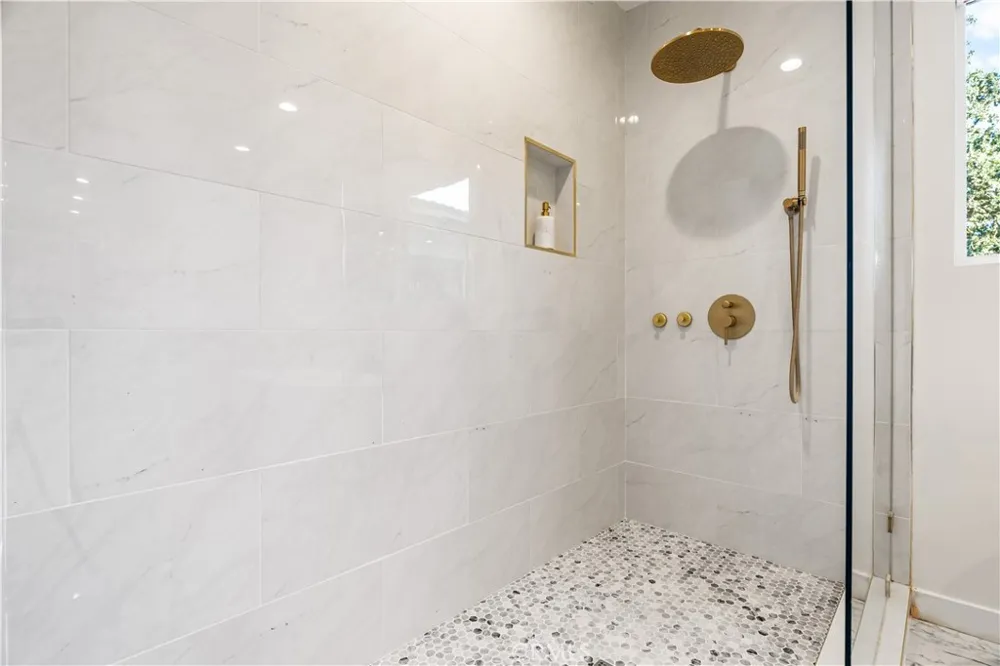 5712 Fairview Pl. Agoura Hills, CA 91301