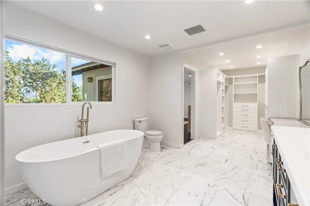 5712 Fairview Pl. Agoura Hills, CA 91301