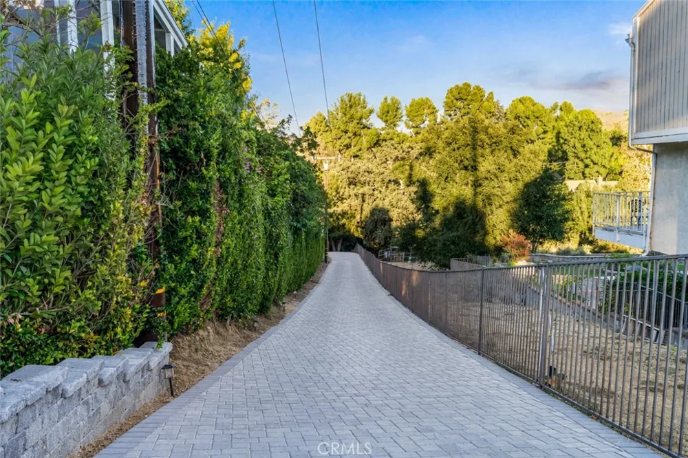 5712 Fairview Pl. Agoura Hills, CA 91301