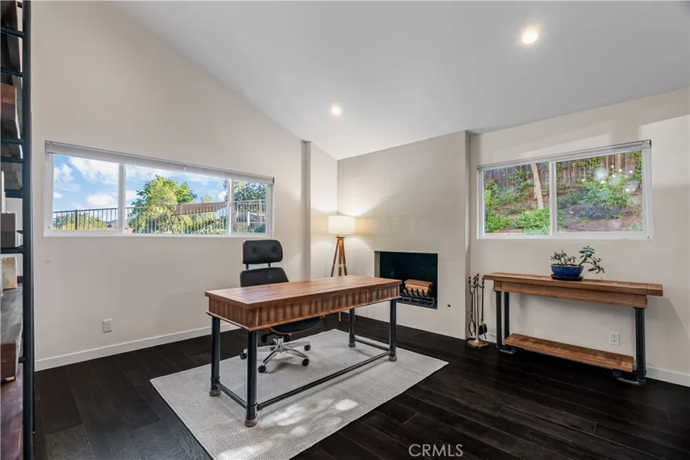 5712 Fairview Pl. Agoura Hills, CA 91301
