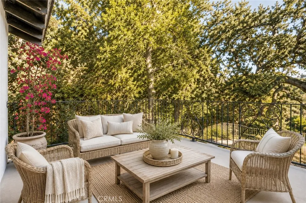 5712 Fairview Pl. Agoura Hills, CA 91301