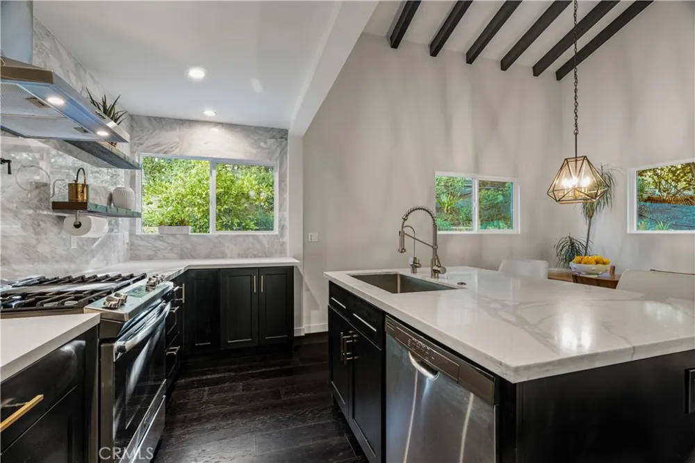 5712 Fairview Pl. Agoura Hills, CA 91301