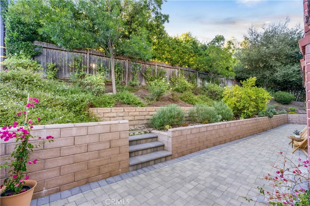 5712 Fairview Pl. Agoura Hills, CA 91301