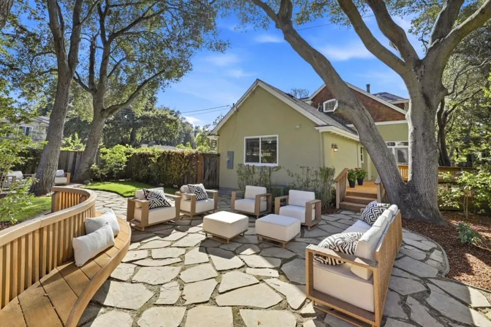 3855 Magnolia Drive Palo Alto, CA 94306