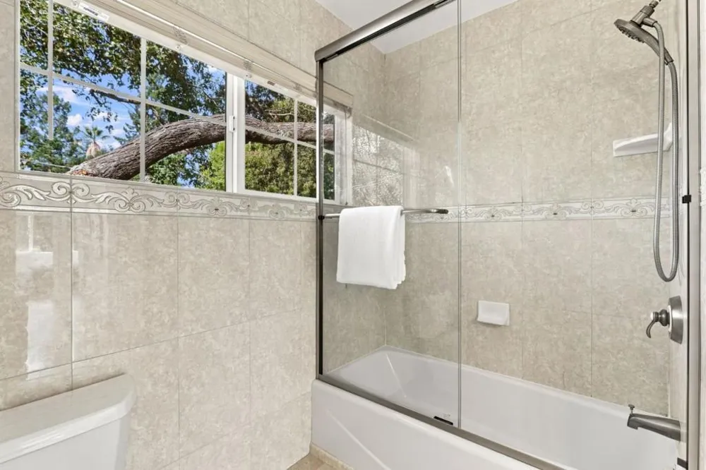 3855 Magnolia Drive Palo Alto, CA 94306