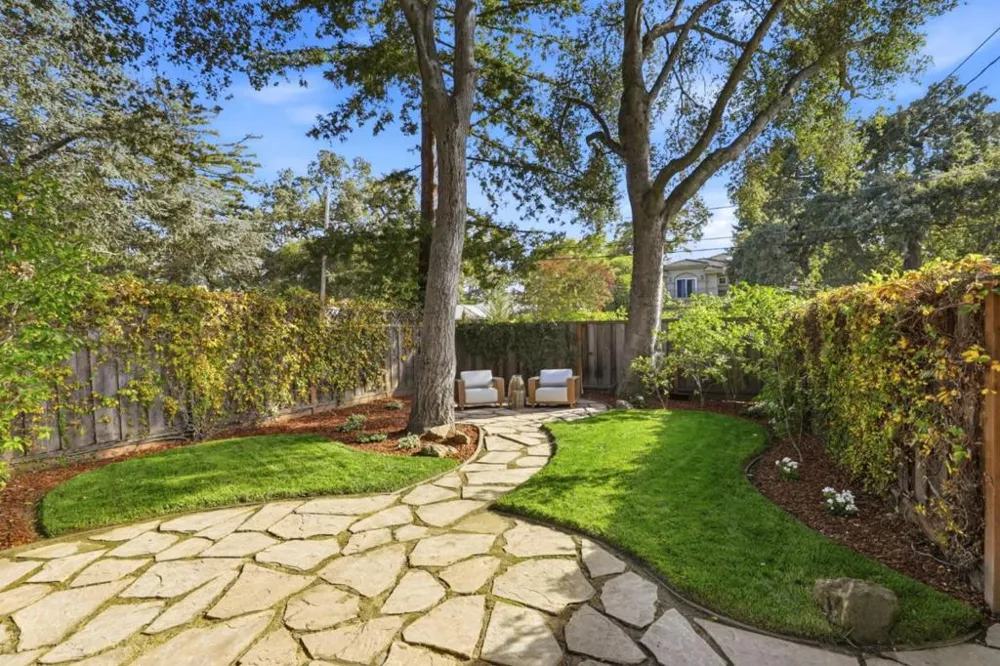 3855 Magnolia Drive Palo Alto, CA 94306