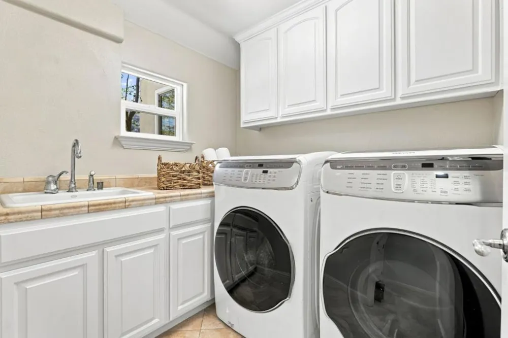 3855 Magnolia Drive Palo Alto, CA 94306