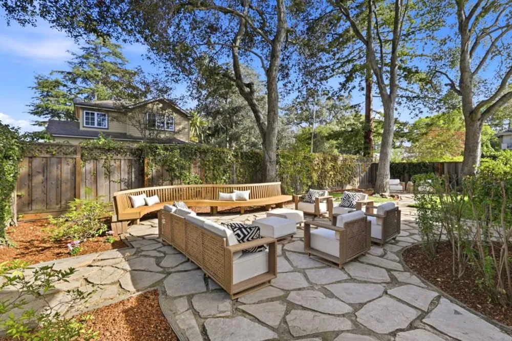 3855 Magnolia Drive Palo Alto, CA 94306