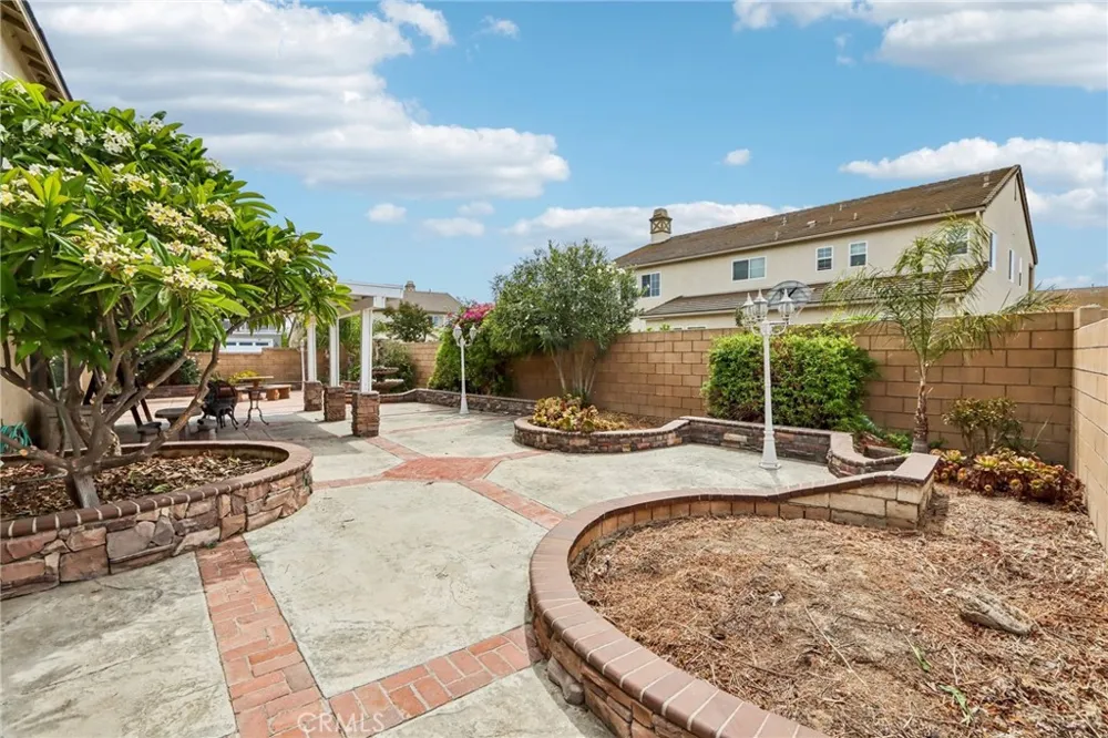 14045 Silent Stream Court Eastvale, CA 92880