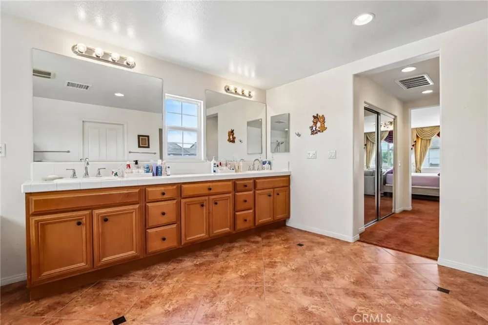 14045 Silent Stream Court Eastvale, CA 92880