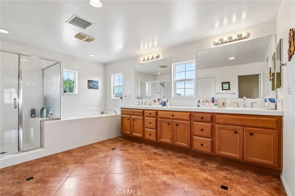 14045 Silent Stream Court Eastvale, CA 92880