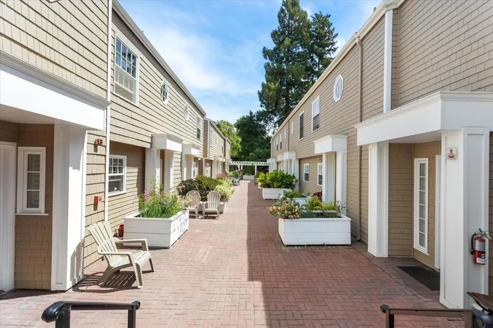 1555 Cherry Street #4 San Carlos, CA 94070