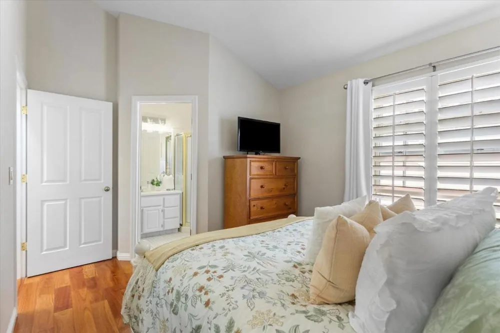 1555 Cherry Street #4 San Carlos, CA 94070