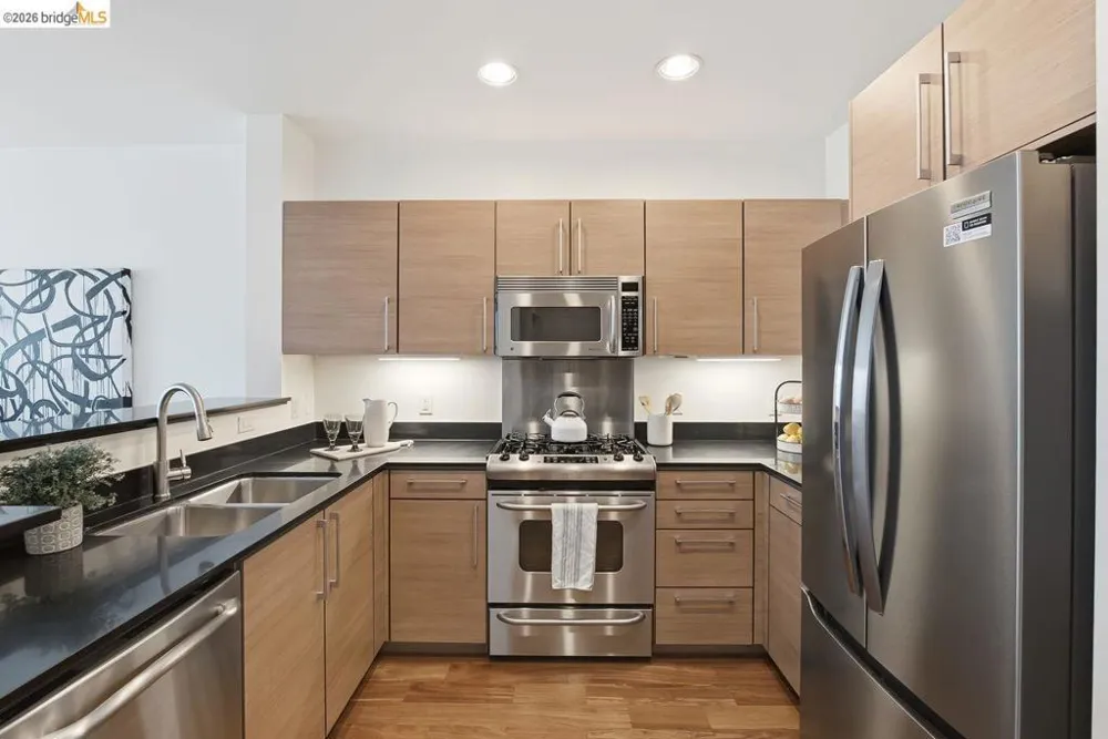 200 2nd St #403 Oakland, CA 94607