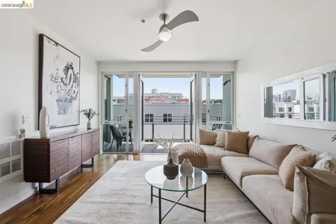 200 2nd St #403