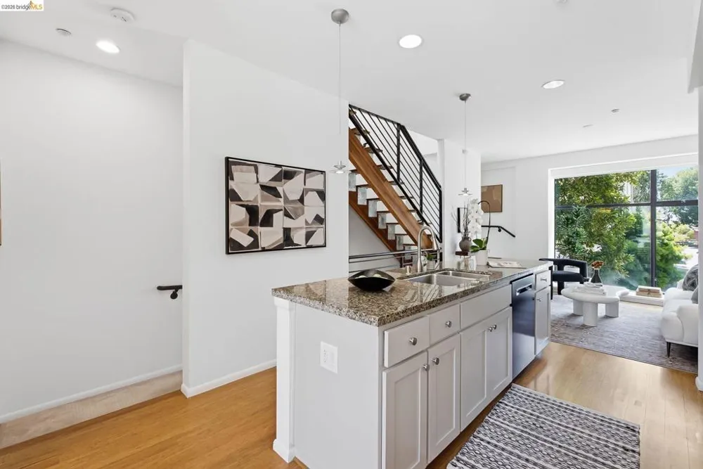 187 City Limits Cir Oakland, CA 94608