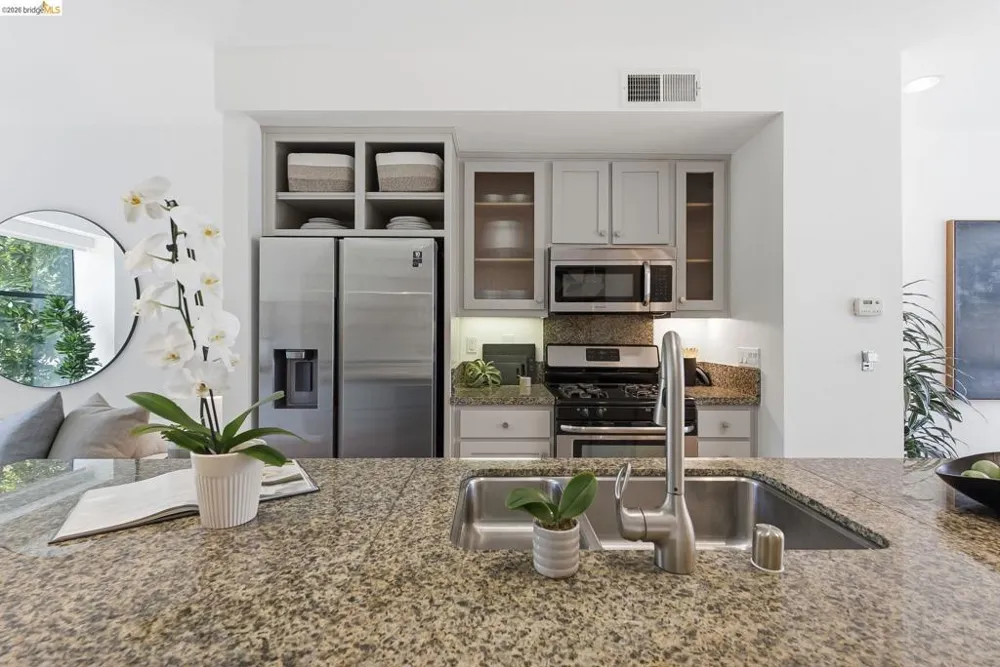 187 City Limits Cir Oakland, CA 94608