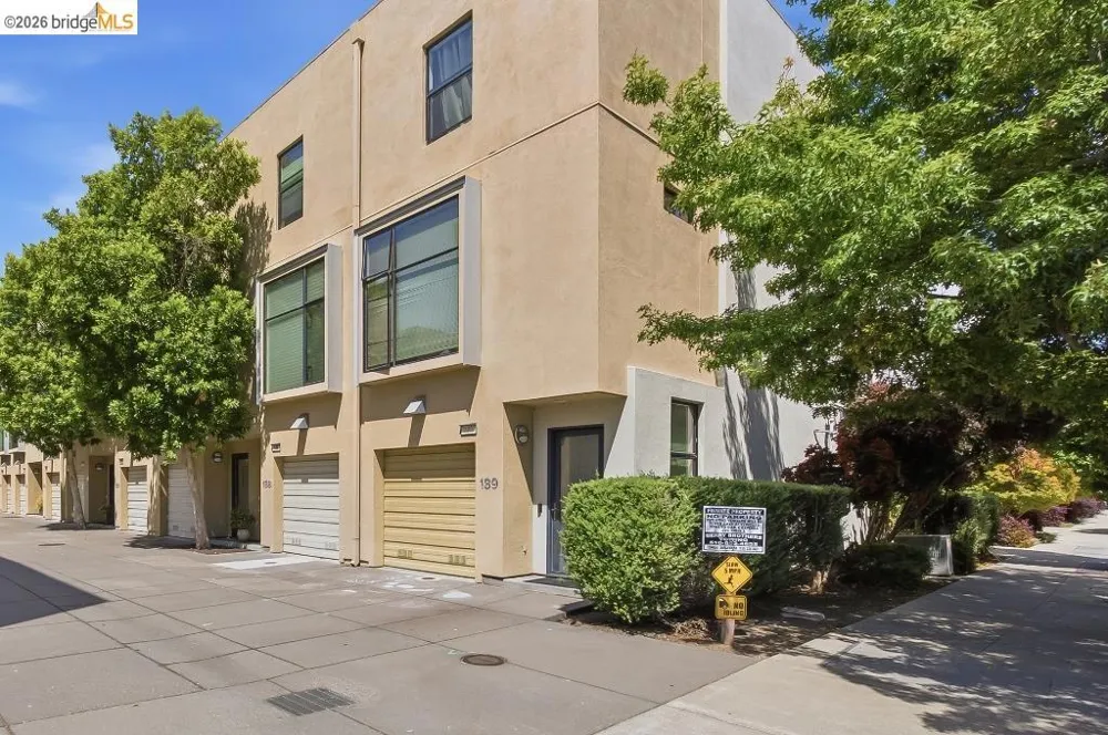 187 City Limits Cir Oakland, CA 94608