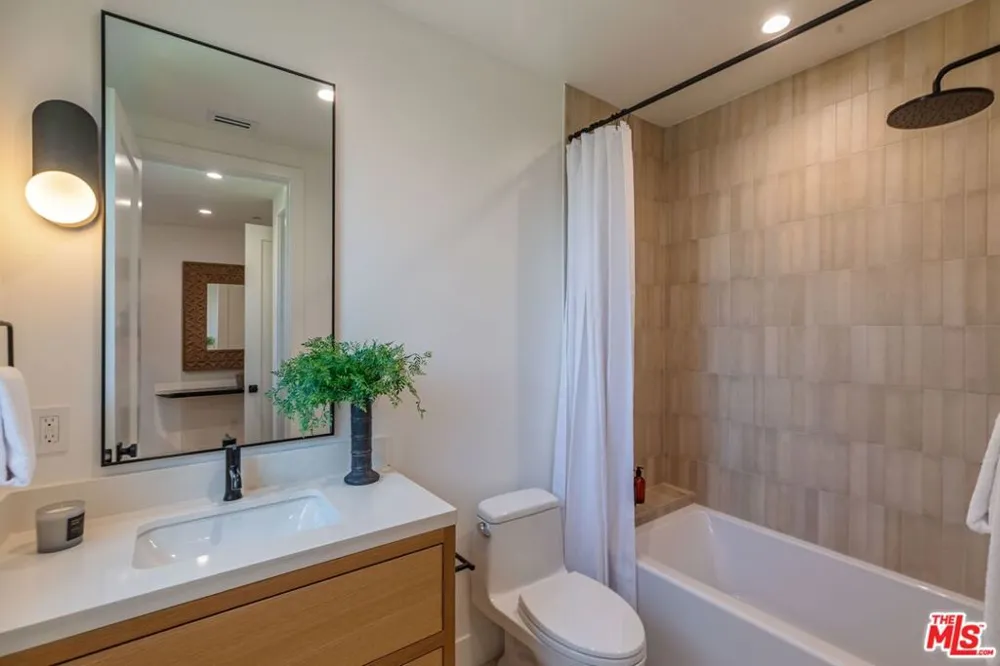 12136 Havelock Avenue Culver City, CA 90230