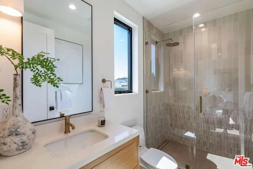 12136 Havelock Avenue Culver City, CA 90230