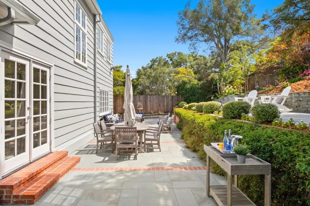 2835 Hillside Drive Burlingame, CA 94010