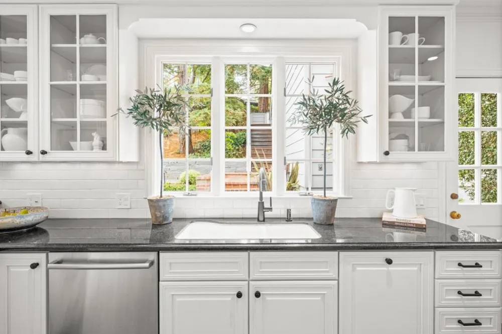 2835 Hillside Drive Burlingame, CA 94010