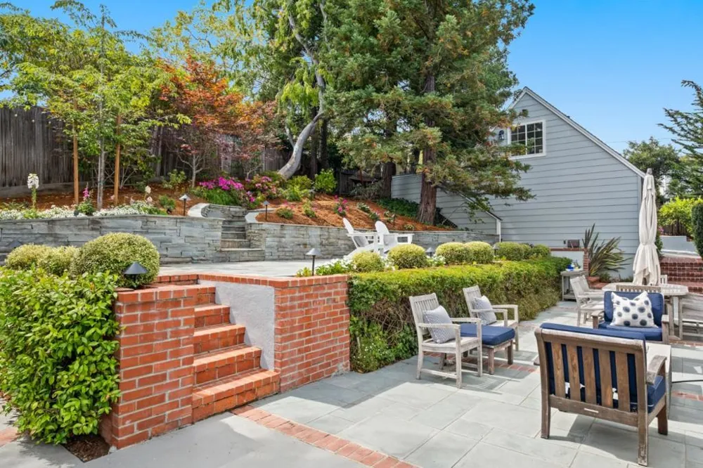 2835 Hillside Drive Burlingame, CA 94010
