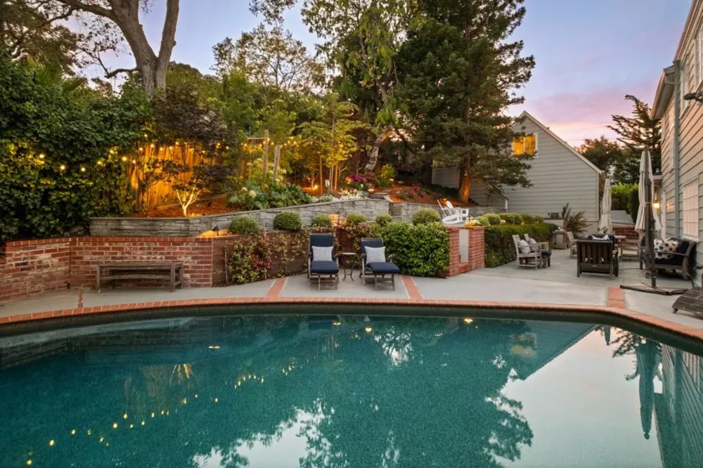 2835 Hillside Drive Burlingame, CA 94010