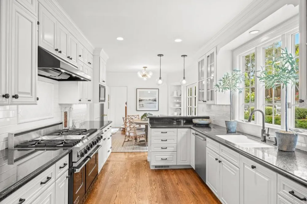 2835 Hillside Drive Burlingame, CA 94010