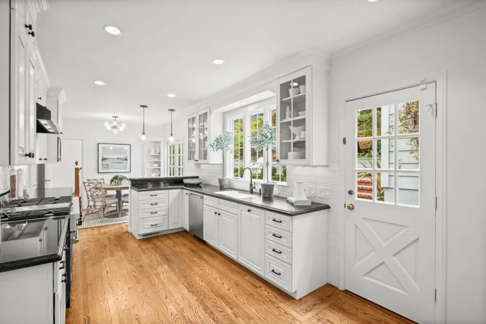 2835 Hillside Drive Burlingame, CA 94010