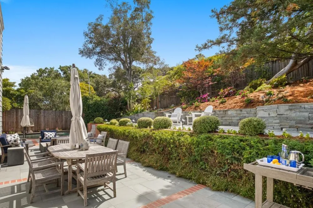 2835 Hillside Drive Burlingame, CA 94010