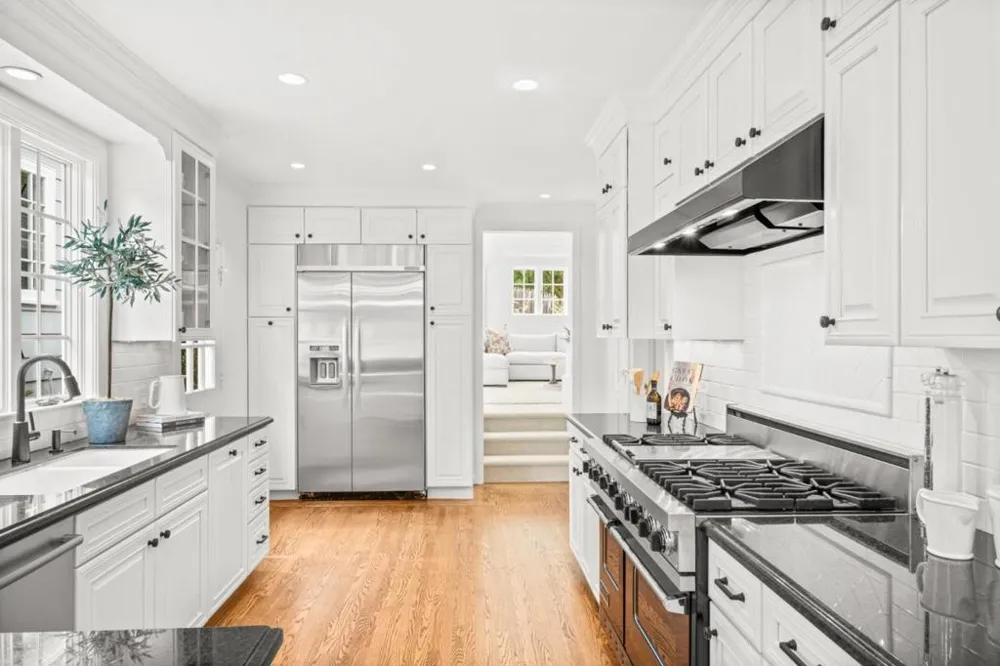 2835 Hillside Drive Burlingame, CA 94010