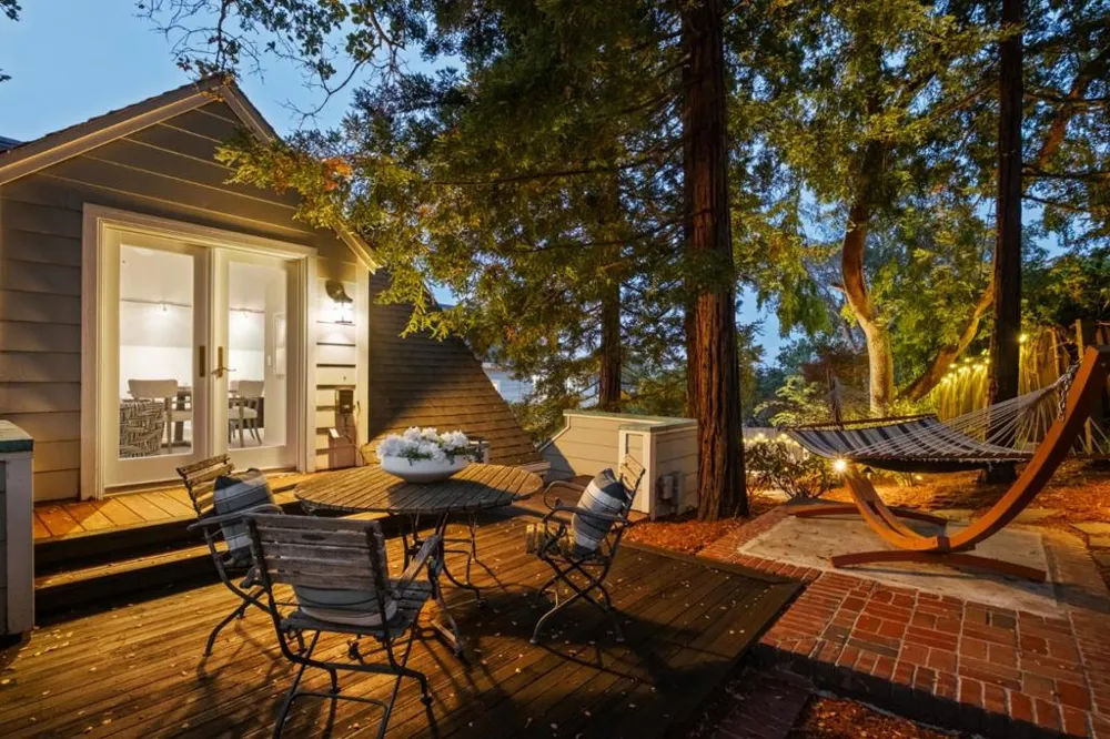 2835 Hillside Drive Burlingame, CA 94010