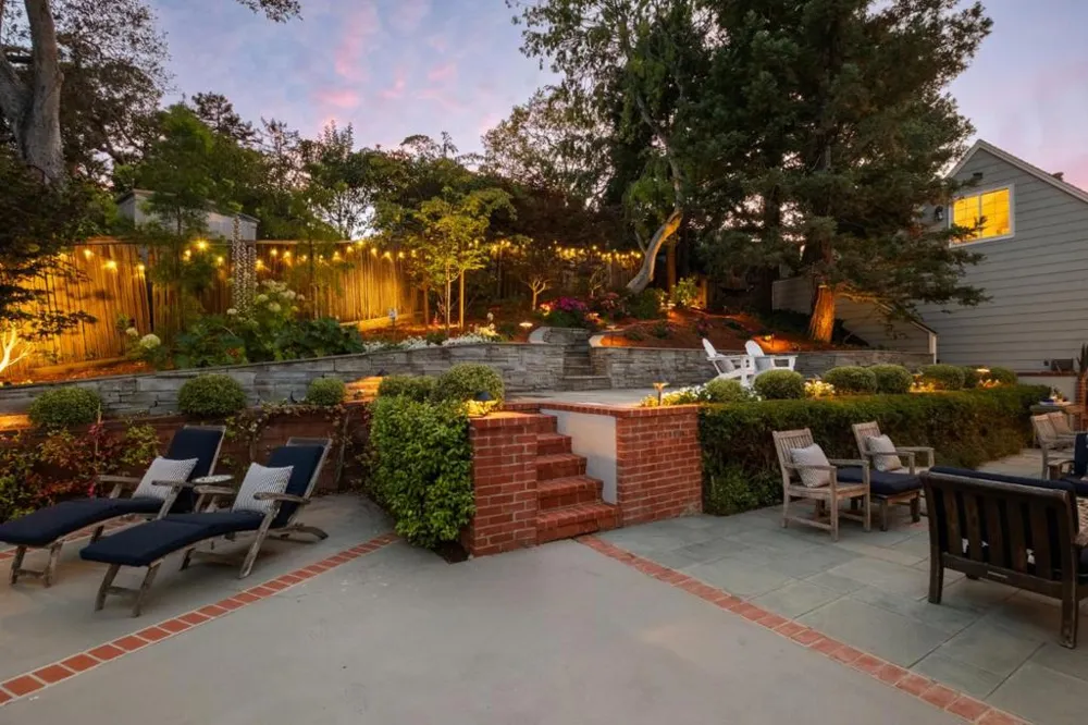 2835 Hillside Drive Burlingame, CA 94010