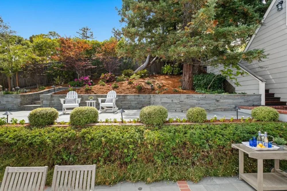 2835 Hillside Drive Burlingame, CA 94010