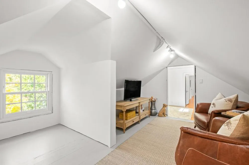2835 Hillside Drive Burlingame, CA 94010