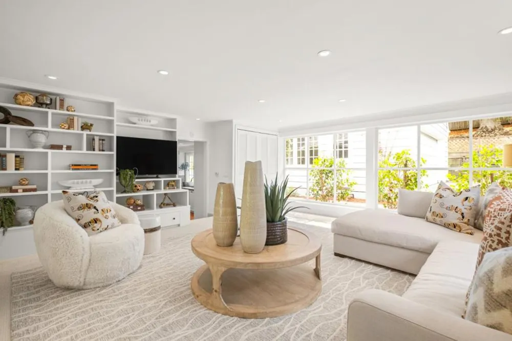 2835 Hillside Drive Burlingame, CA 94010